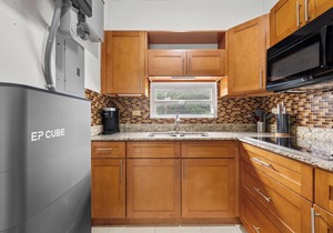 Spacious loft in Ocean Park beach w/parking & arcade