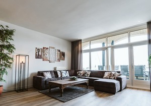 Spacious, luxuriously furnished apartment for 10 persons with beautiful view on the port of Port Zelande, near the Noordzee and on the Grevelingenmeer.