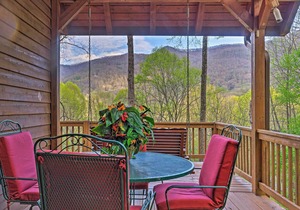 Spacious Maggie Valley Cabin w/ Hot Tub & MTN View