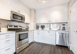 Spacious Modern 1bd Condo in California Building by Hosteeva