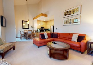 Spacious Modern Home in the Eagle Lodge Area. Washer/Dryer, Covered Parking