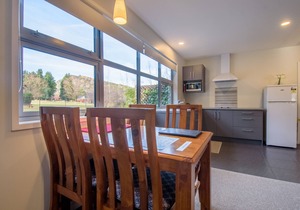 Spacious, Modern Studio Apartment below Coronet Peak