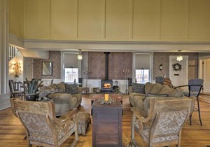 Spacious Pet-Friendly Home - Near Dundee Wineries!