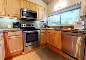 Spacious Remodeled Home, Family Favorite! Private Gas Grill, Near The Village