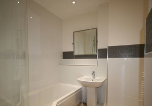 SPACIOUS SERVICED APARTMENT 2 BEDROOMS & 2 BATHROOMS IN THE HEART OF AYLESBURY.