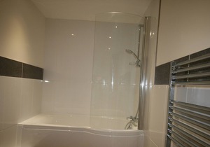 SPACIOUS SERVICED APARTMENT WITH 2 BEDROOMS IN THE HEART OF AYLESBURY.