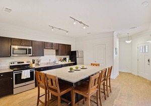 Spacious Texas Staycation w/ Fitness Center + Kitchen