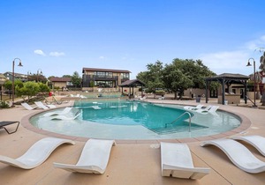 Spacious Texas Staycation w/ Fitness Center + Kitchen