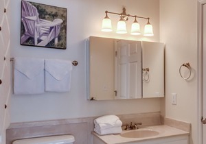 Spacious Unit~Family Friendly Complex~BOOK NOW!