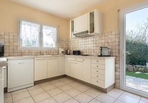 Spacious Villa with Garden, WiFi, Near Beach & Town - Carnac, Sleeps 8