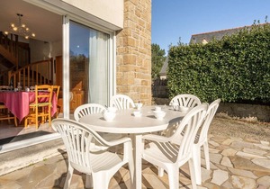 Spacious Villa with Garden, WiFi, Near Beach & Town - Carnac, Sleeps 8