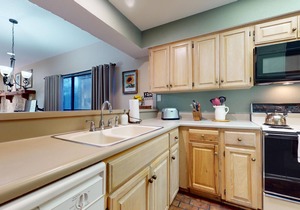 Spacious Waterfront Comal River Condo : CW C105 : Free Tubes with Rental!