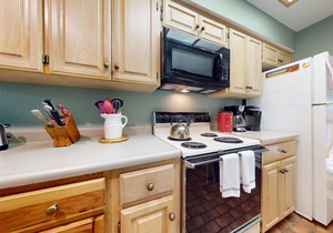 Spacious Waterfront Comal River Condo : CW C105 : Free Tubes with Rental!