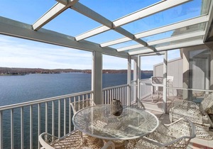 SPECTACULAR TOP FLOOR