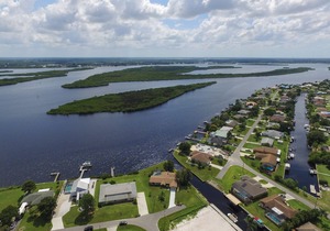 Spectacular Peace River Paradise, Heated Pool, Endless Waterfront