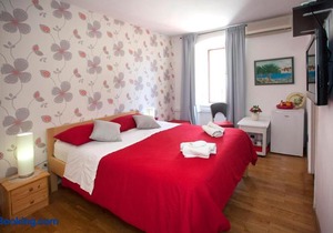 Split Ann Apartments