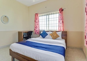 SPOT ON 76940 Sri Annapoorneshwari Residency Boarding & Lodging