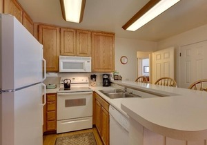 St Anton Condos #42 (2-Bedroom) with Pool by RedAwning