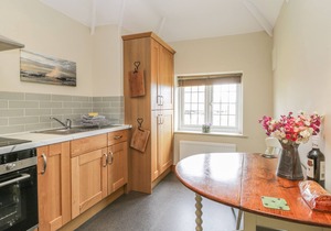 STAKESBY HOUSE APARTMENT 3, country holiday cottage in Whitby