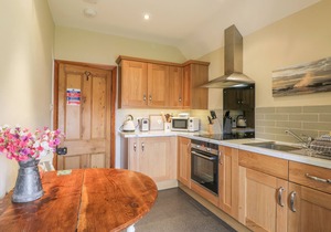 STAKESBY HOUSE APARTMENT 3, country holiday cottage in Whitby