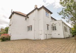 STAKESBY HOUSE APARTMENT 3, country holiday cottage in Whitby
