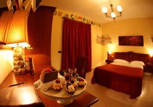 Standard hotel room in Naples 03