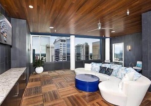 StaysByWalker Studio-King Bed! Roof Top Pool! Gym!