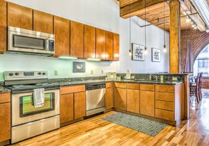 StaySTL- Stays-3 Bed Loft-Central Location-W/D-Dogs