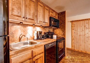 Steps to Adventure, Remodeled Kitchen, Wi-Fi, Ski in/out, Gas Fireplace TE411
