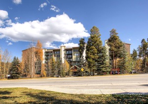 Steps to Adventure, Remodeled Kitchen, Wi-Fi, Ski in/out, Gas Fireplace TE411