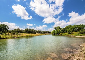 Steps to Remi's Ridge & Hayes Hollow! Century Oak Casita - Near Canyon Lake