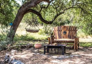 Steps to Remi's Ridge & Hayes Hollow! Century Oak Casita - Near Canyon Lake