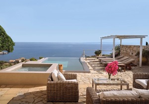 STONE BUILT 3 BEDROOM LUXURY VILLA WITH PRIVATE INFINITY POOL AND SEA VIEW