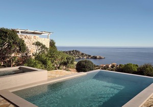 STONE BUILT 3 BEDROOM LUXURY VILLA WITH PRIVATE INFINITY POOL AND SEA VIEW