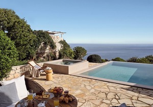 STONE BUILT 3 BEDROOM LUXURY VILLA WITH PRIVATE INFINITY POOL AND SEA VIEW