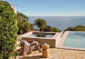 STONE BUILT 3 BEDROOM LUXURY VILLA WITH PRIVATE INFINITY POOL AND SEA VIEW