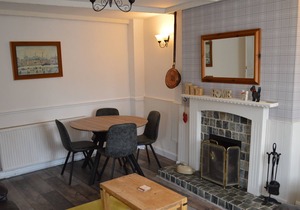 Stone Holiday Cottage In Scarborough With 4 Poster Bed & Bunk Beds