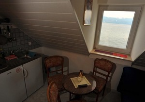 Studio flat near beach Sutivan, Brač (AS-17796-a)