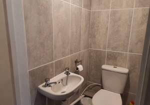 studio flat with on-site parking & pet friendly