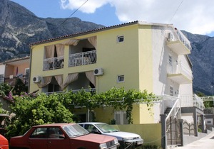 Studio flat with terrace Baška Voda, Makarska (AS-10406-e)