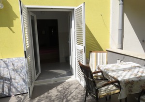 Studio flat with terrace Baška Voda, Makarska (AS-10406-e)