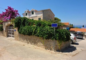 Studio flat with terrace Sutivan, Brač (AS-16846-b)