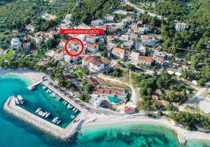 Studio in Zivogosce with wonderful sea view enclosed garden and WiFi 50 m from the beach