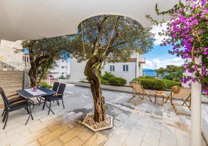 Studio in Zivogosce with wonderful sea view enclosed garden and WiFi 50 m from the beach