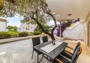 Studio in Zivogosce with wonderful sea view enclosed garden and WiFi 50 m from the beach