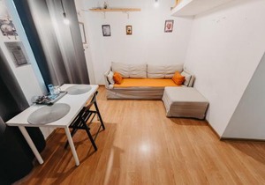 Studio Piata Amzei NR.1 (8 C)