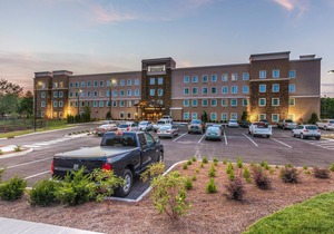 Studio Suite Near Turkey Creek Shopping District | Shared Outdoor Pool + 24h Business Center
