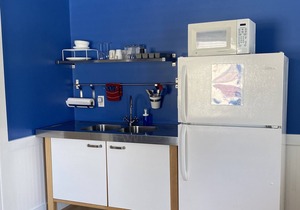 Studio unit with kitchenette