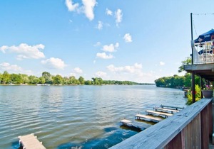 Studio unit with kitchenette