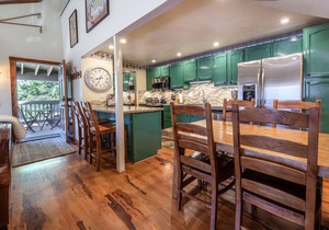Stunning boutique mountain condo near Village and Gondola